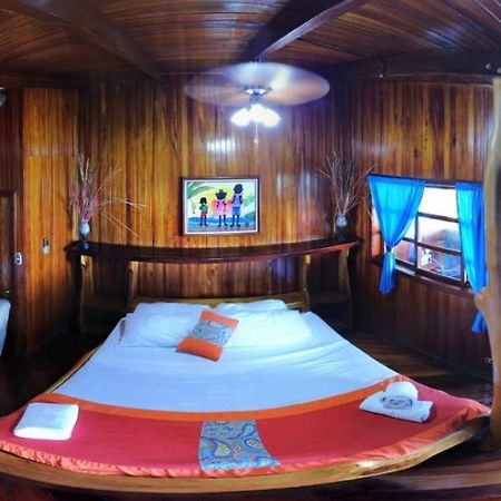 Hotel La Isla Inn Puerto Viejo de Talamanca Buitenkant foto