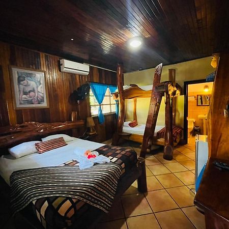 Hotel La Isla Inn Puerto Viejo de Talamanca Buitenkant foto
