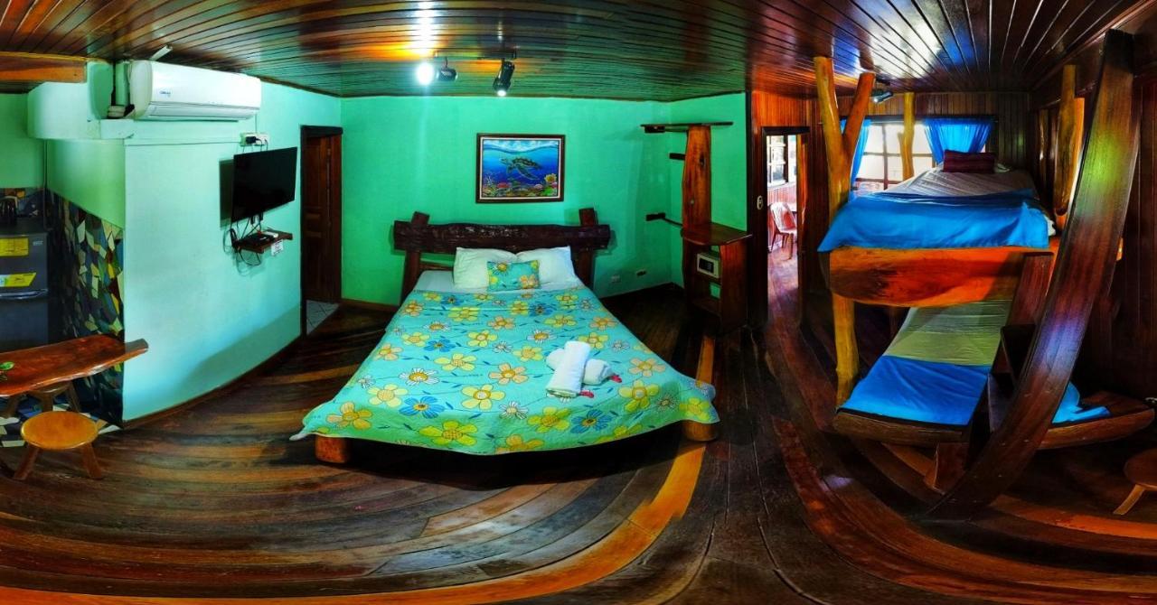 Hotel La Isla Inn Puerto Viejo de Talamanca Buitenkant foto