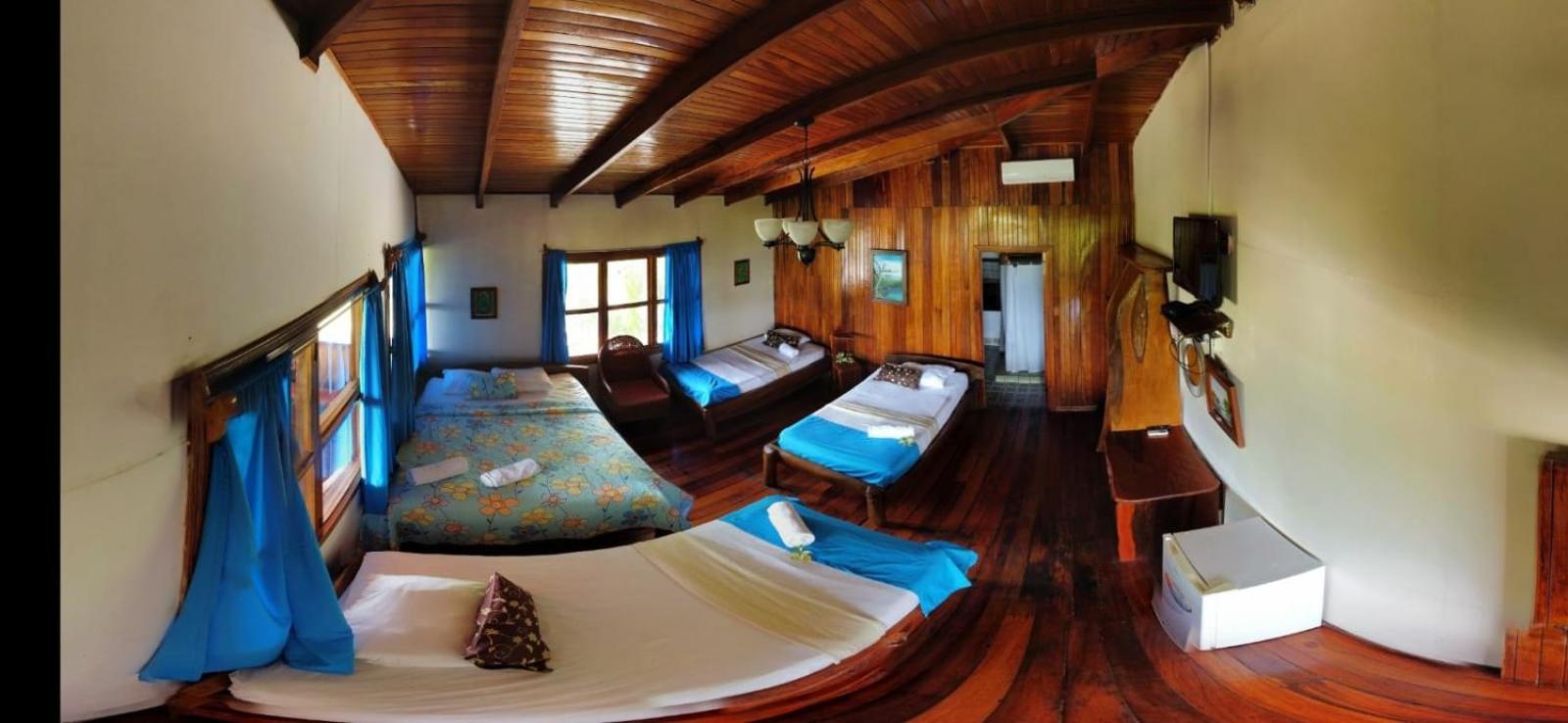 Hotel La Isla Inn Puerto Viejo de Talamanca Buitenkant foto