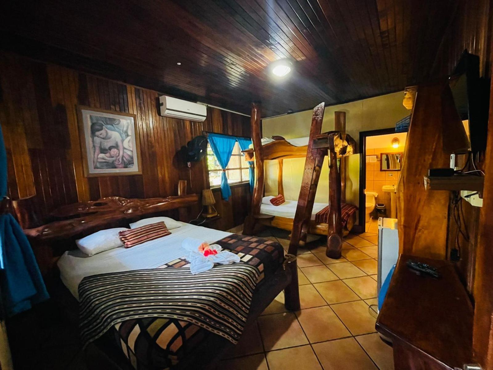 Hotel La Isla Inn Puerto Viejo de Talamanca Buitenkant foto
