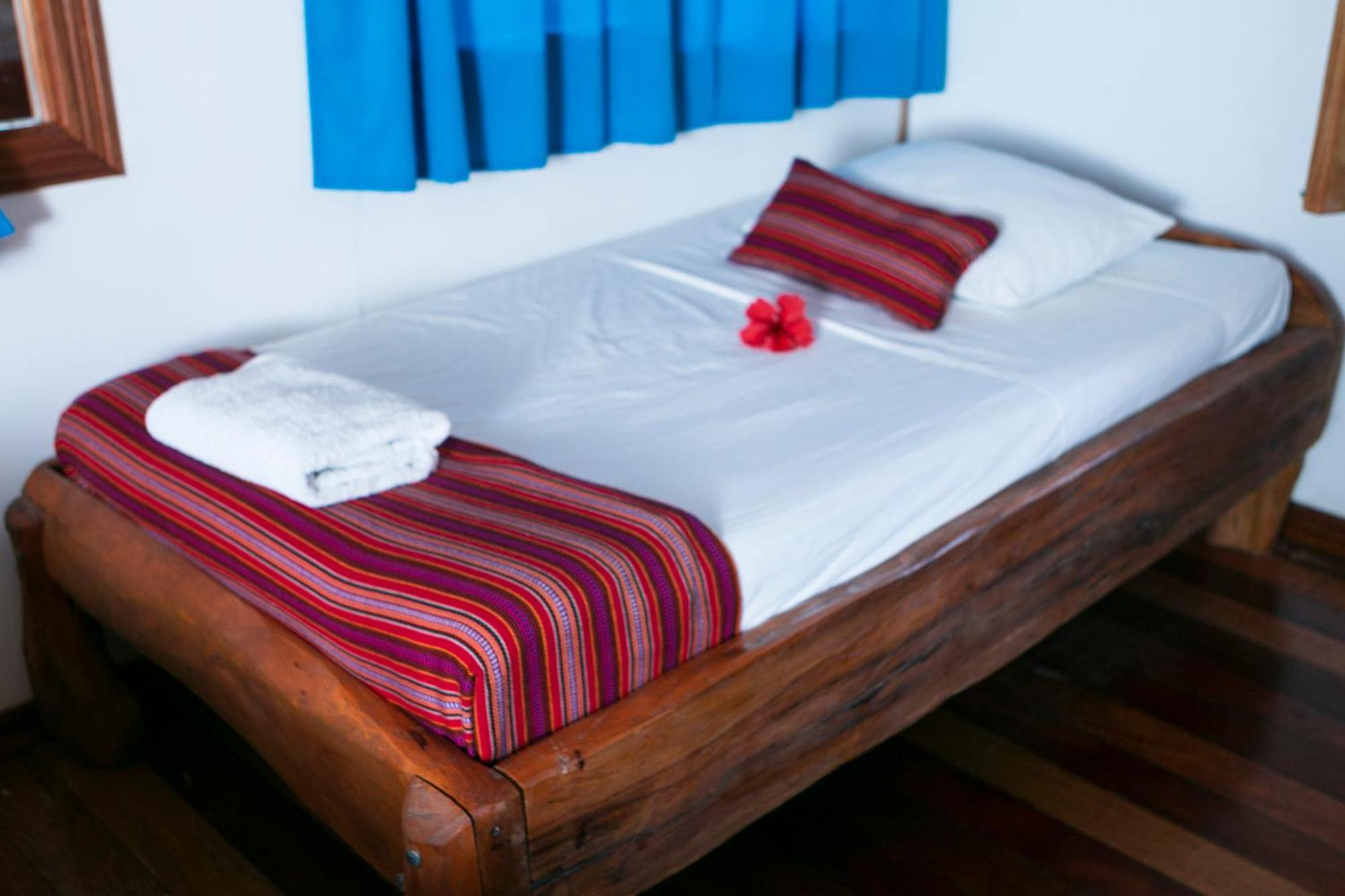 Hotel La Isla Inn Puerto Viejo de Talamanca Buitenkant foto