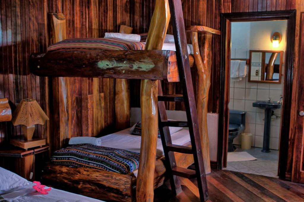 Hotel La Isla Inn Puerto Viejo de Talamanca Buitenkant foto