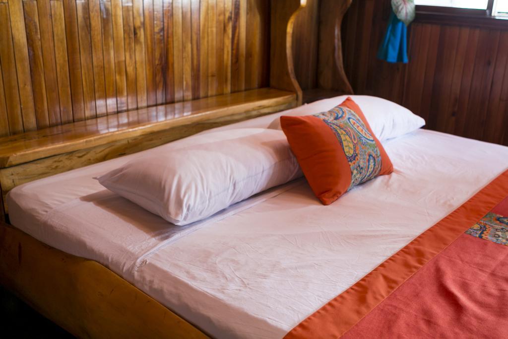 Hotel La Isla Inn Puerto Viejo de Talamanca Buitenkant foto