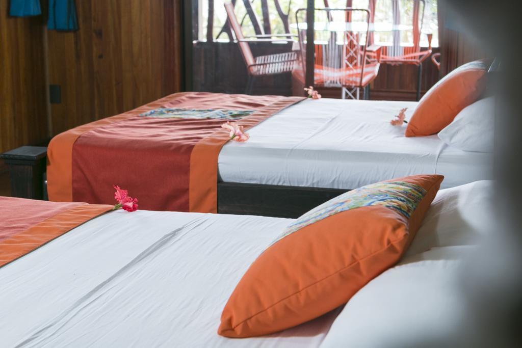 Hotel La Isla Inn Puerto Viejo de Talamanca Buitenkant foto