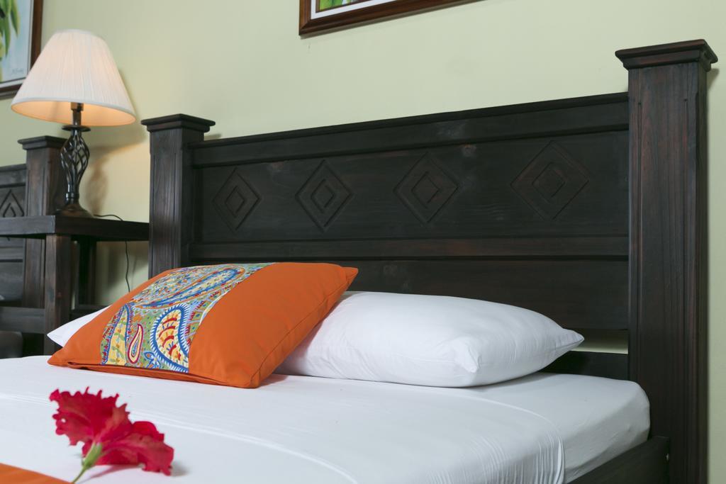 Hotel La Isla Inn Puerto Viejo de Talamanca Buitenkant foto