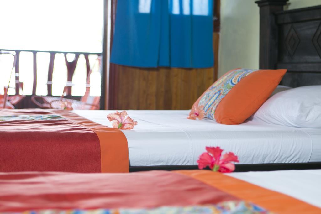 Hotel La Isla Inn Puerto Viejo de Talamanca Buitenkant foto