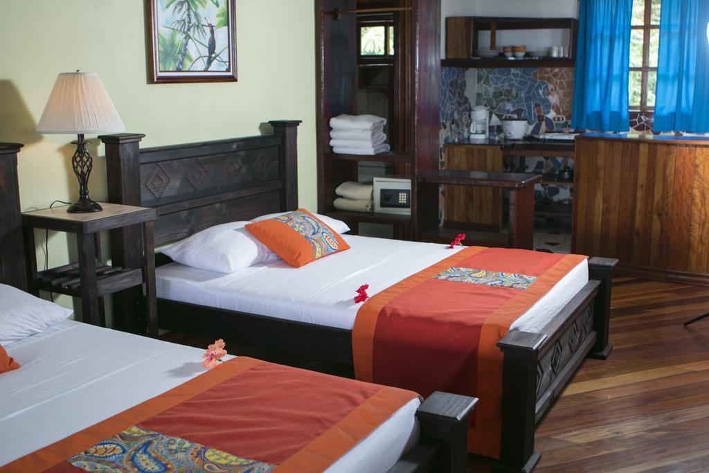 Hotel La Isla Inn Puerto Viejo de Talamanca Buitenkant foto