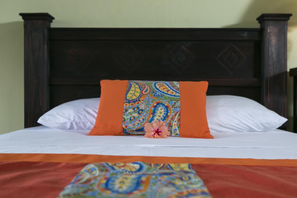 Hotel La Isla Inn Puerto Viejo de Talamanca Buitenkant foto