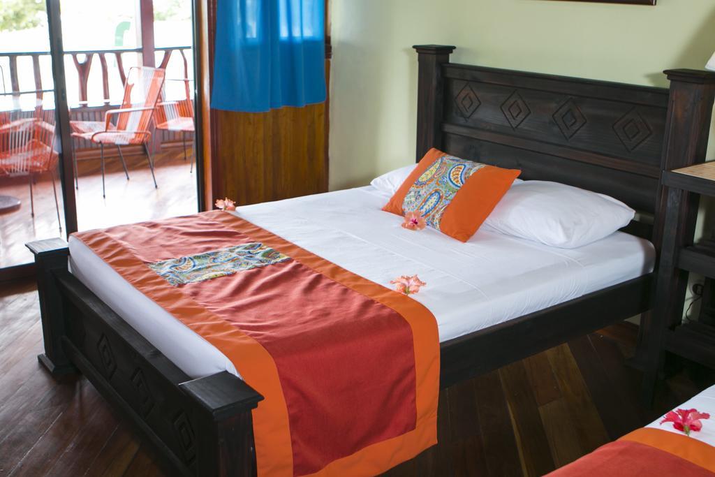 Hotel La Isla Inn Puerto Viejo de Talamanca Buitenkant foto