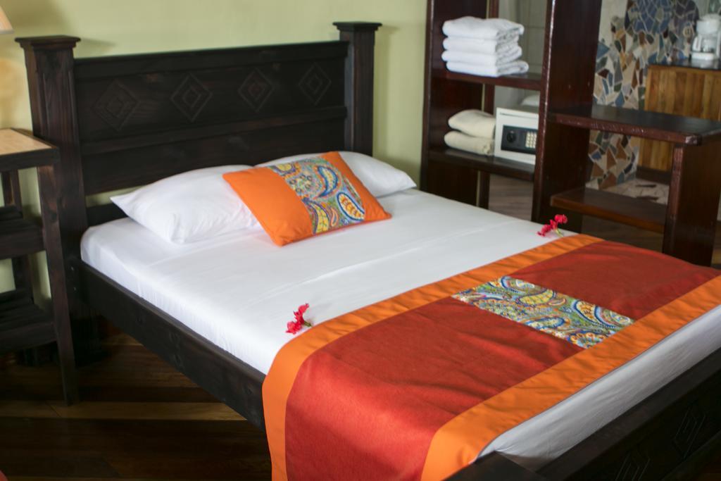 Hotel La Isla Inn Puerto Viejo de Talamanca Buitenkant foto