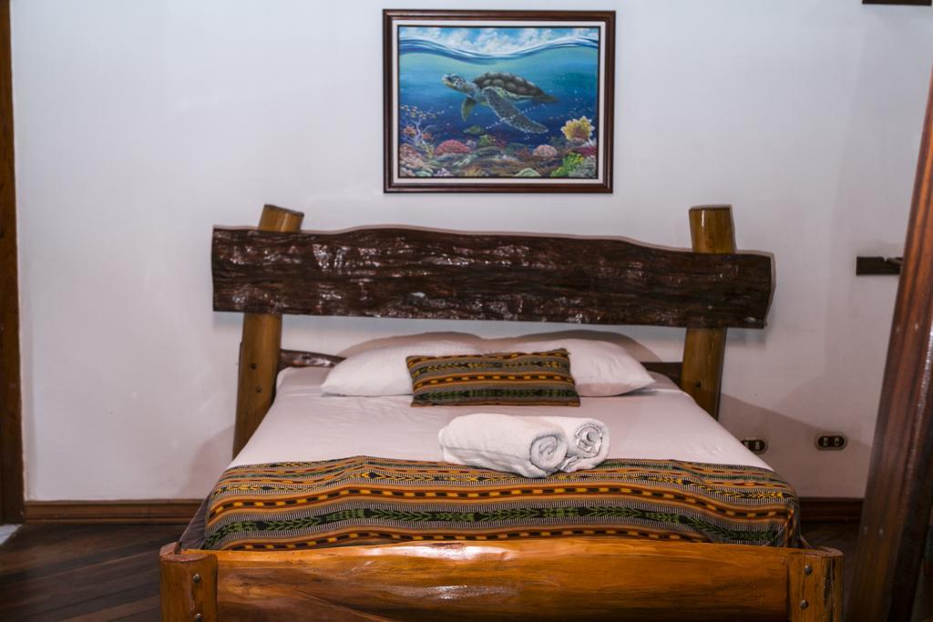 Hotel La Isla Inn Puerto Viejo de Talamanca Buitenkant foto