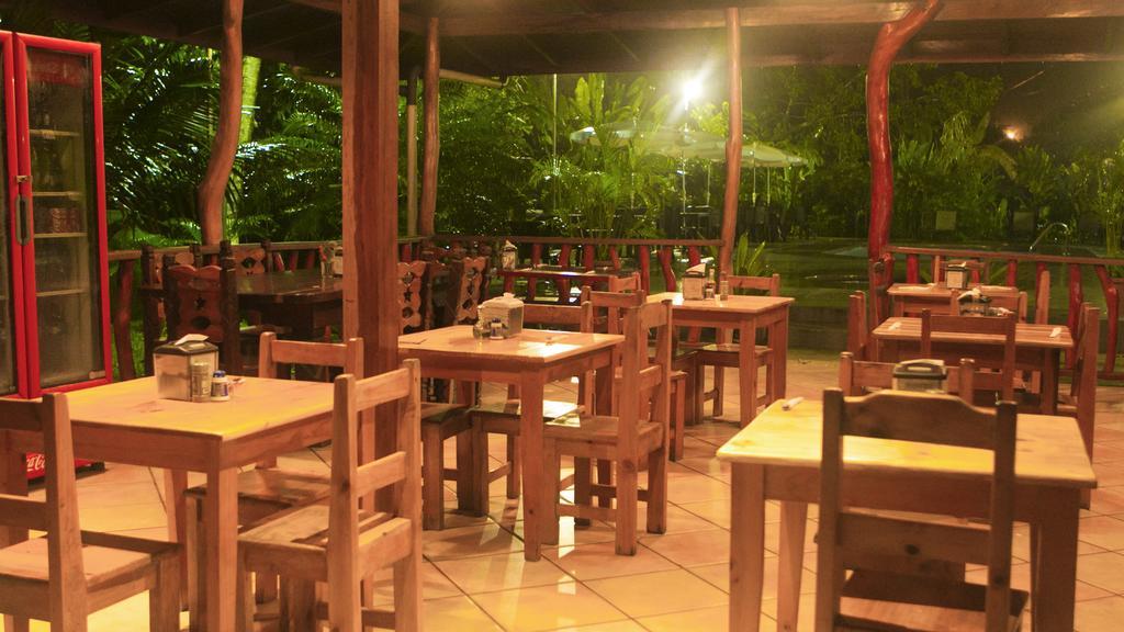 Hotel La Isla Inn Puerto Viejo de Talamanca Buitenkant foto